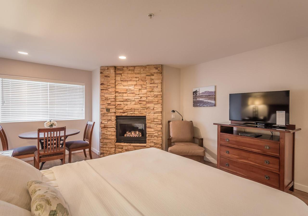 Moonstone Landing 3* Cambria